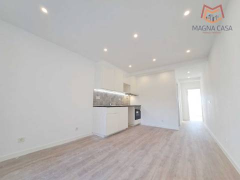 Apartamento T2 com arrecadação e vista Rio Tejo, para venda em Santa Iria de Azoia - Loures - Lisboa, remodelado, como novo