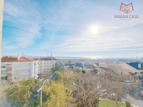 Apartamento T2 com arrecadação e vista Rio Tejo, para venda em Santa Iria de Azoia - Loures - Lisboa, remodelado, como novo