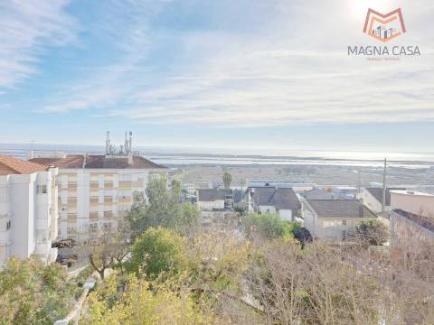 Apartamento T2 com arrecadação e vista Rio Tejo, para venda em Santa Iria de Azoia - Loures - Lisboa, remodelado, como novo