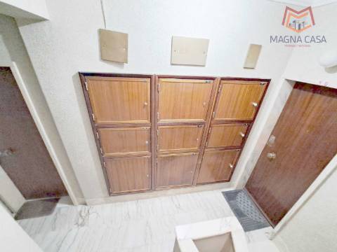 Apartamento T2 com arrecadação e vista Rio Tejo, para venda em Santa Iria de Azoia - Loures - Lisboa, remodelado, como novo