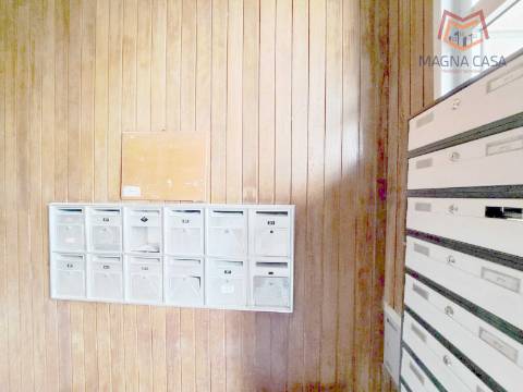 Apartamento T2 com arrecadação e vista Rio Tejo, para venda em Santa Iria de Azoia - Loures - Lisboa, remodelado, como novo