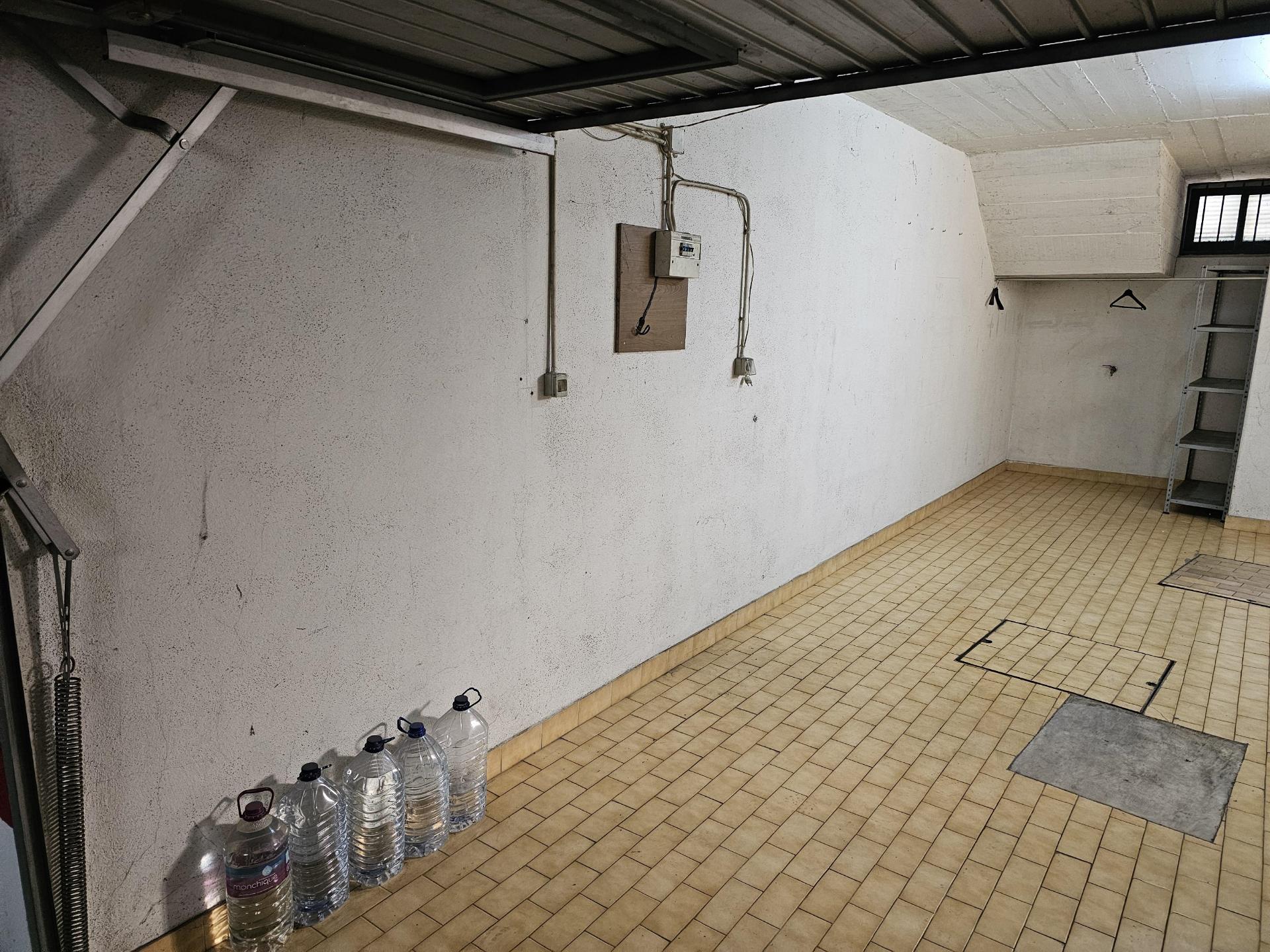 Box espaçosa, Venteira, Amadora