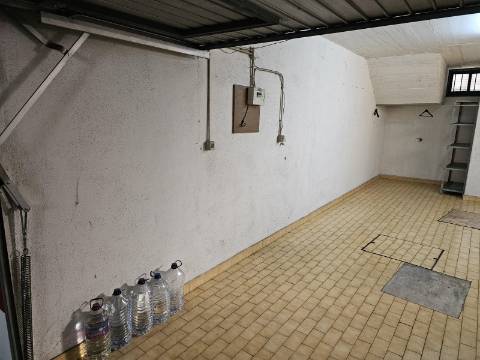 Box espaçosa, Venteira, Amadora