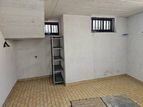 Box espaçosa, Venteira, Amadora