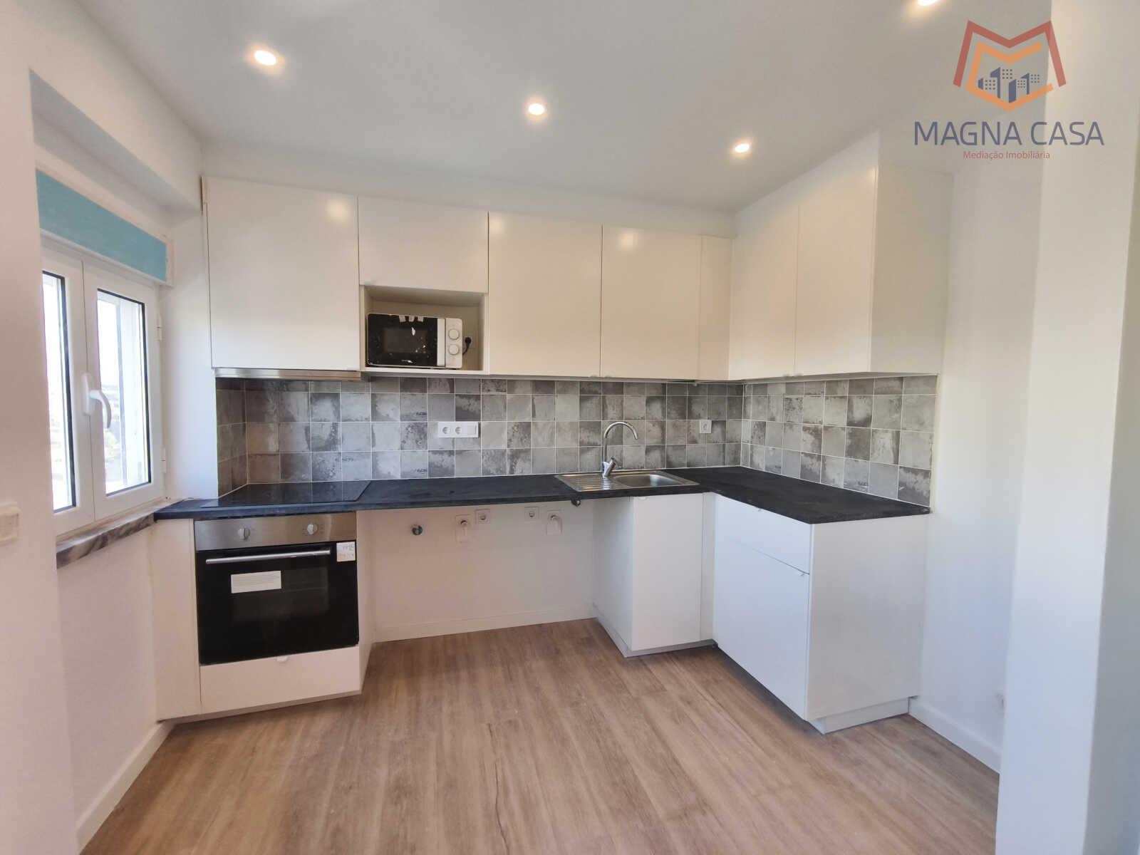 Apartamento T1 (2 assoalhadas) com arrecadação para venda em Porto Salvo - Oeiras