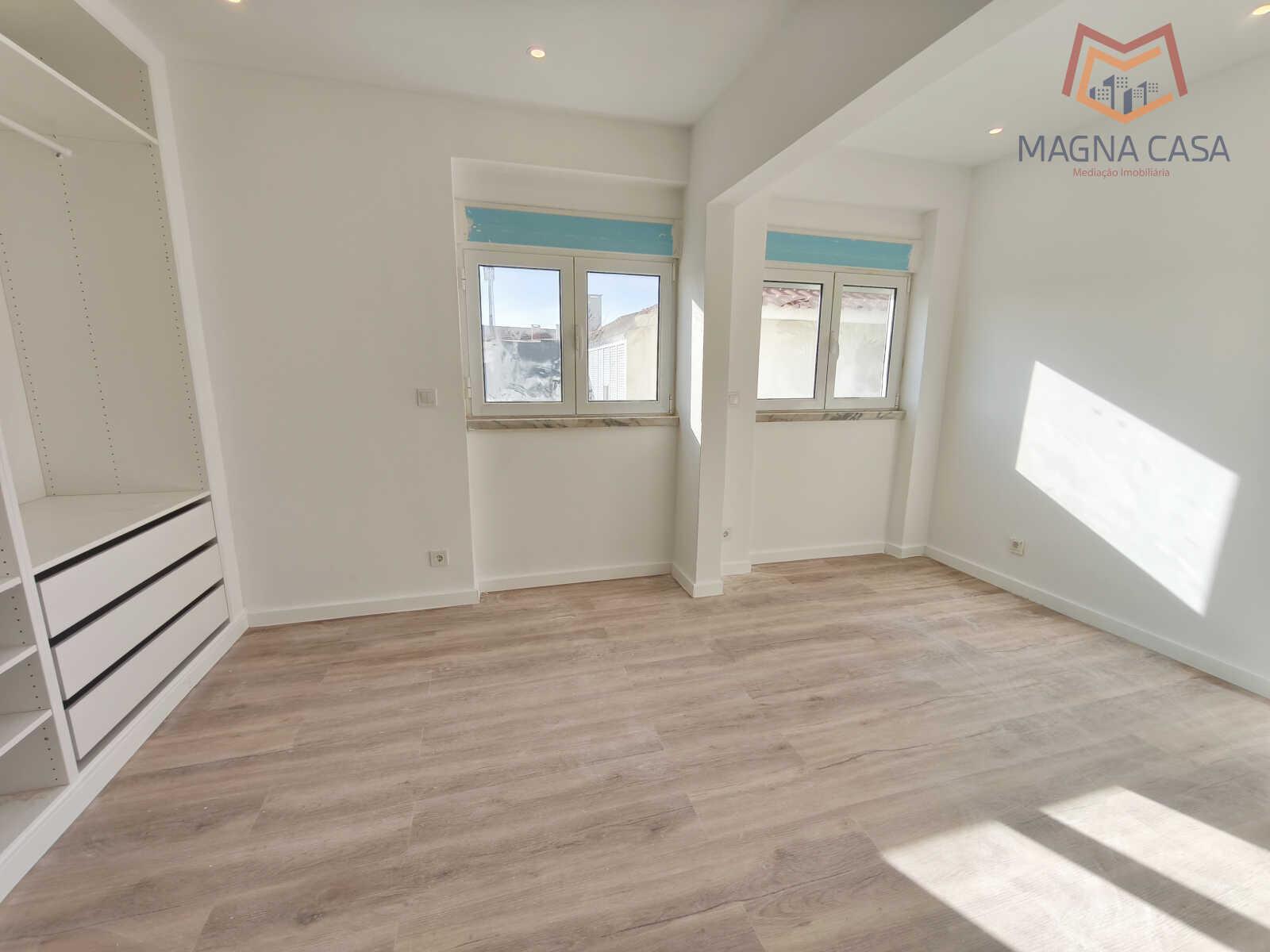 Apartamento T1 (2 assoalhadas) com arrecadação para venda em Porto Salvo - Oeiras