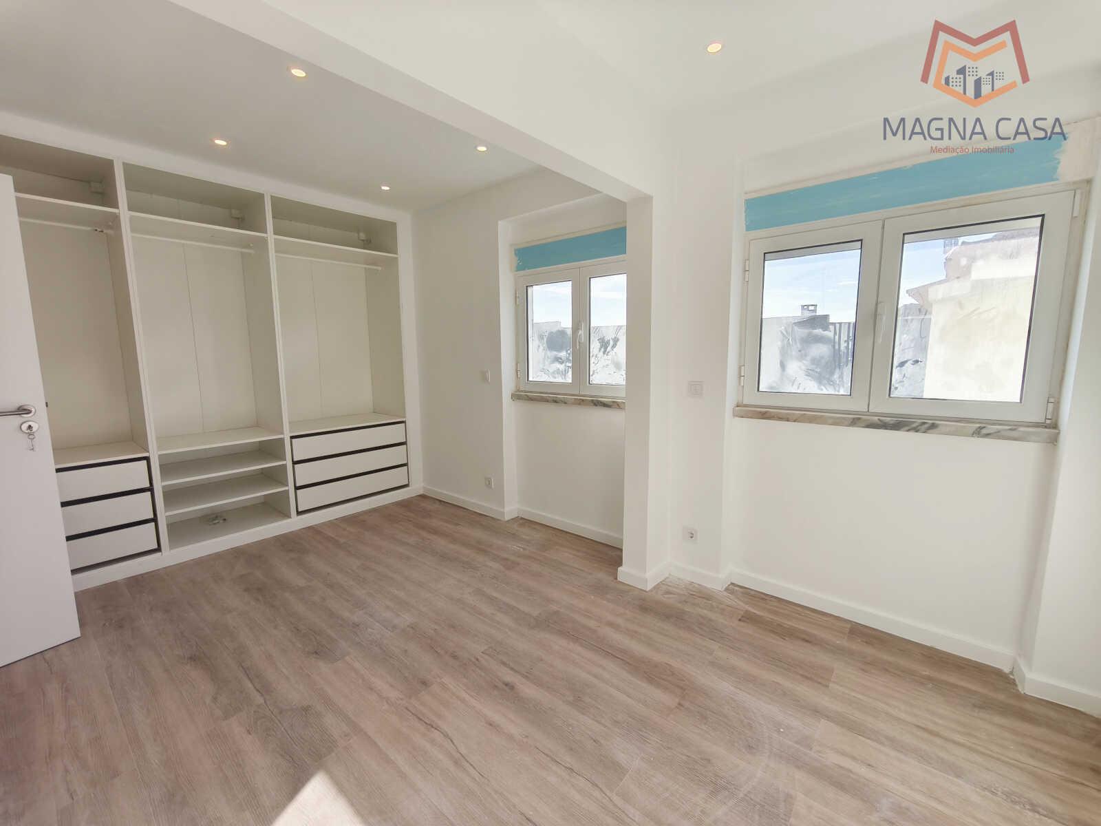 Apartamento T1 (2 assoalhadas) com arrecadação para venda em Porto Salvo - Oeiras