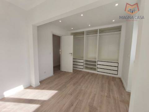 Apartamento T1 (2 assoalhadas) com arrecadação para venda em Porto Salvo - Oeiras