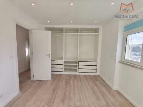 Apartamento T1 (2 assoalhadas) com arrecadação para venda em Porto Salvo - Oeiras