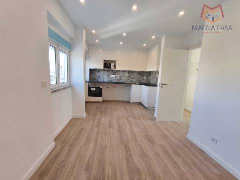 Apartamento T1 (2 assoalhadas) com arrecadação para venda em Porto Salvo - Oeiras