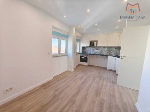 Apartamento T1 (2 assoalhadas) com arrecadação para venda em Porto Salvo - Oeiras