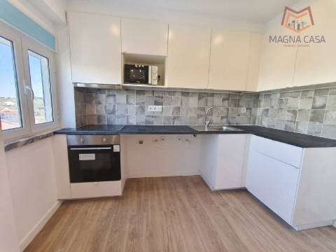 Apartamento T1 (2 assoalhadas) com arrecadação para venda em Porto Salvo - Oeiras