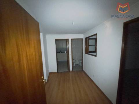 Apartamento T2 (3 assoalhadas) para venda em Lisboa