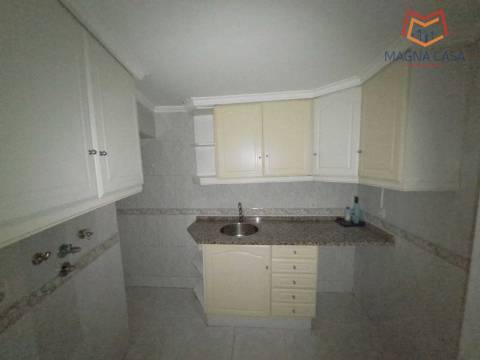 Apartamento T2 (3 assoalhadas) para venda em Lisboa