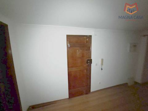 Apartamento T2 (3 assoalhadas) para venda em Lisboa