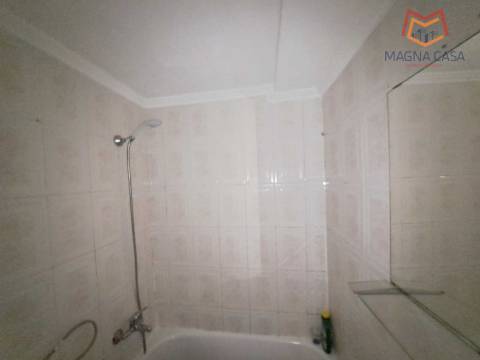 Apartamento T2 (3 assoalhadas) para venda em Lisboa