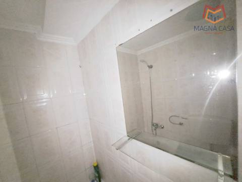 Apartamento T2 (3 assoalhadas) para venda em Lisboa