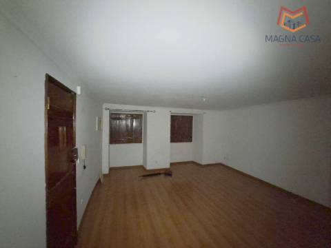 Apartamento T2 (3 assoalhadas) para venda em Lisboa