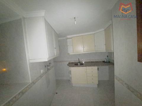 Apartamento T2 (3 assoalhadas) para venda em Lisboa