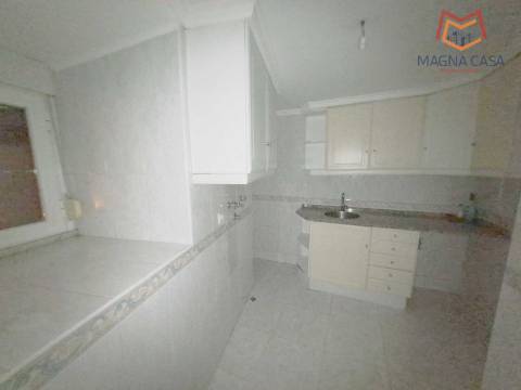 Apartamento T2 (3 assoalhadas) para venda em Lisboa