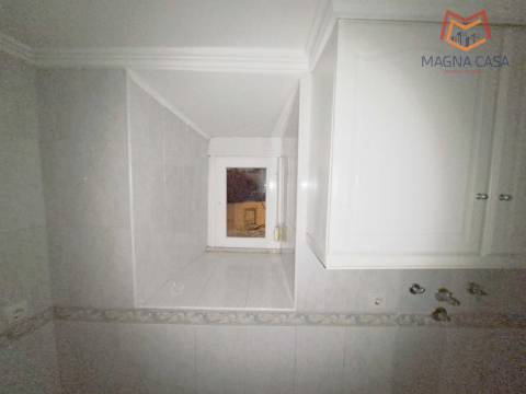 Apartamento T2 (3 assoalhadas) para venda em Lisboa