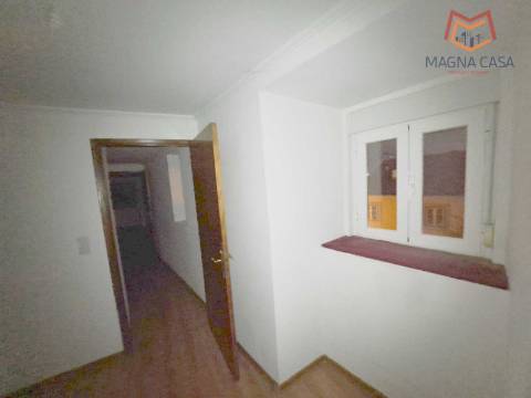 Apartamento T2 (3 assoalhadas) para venda em Lisboa