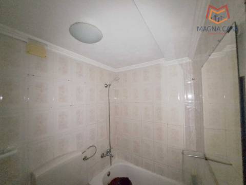 Apartamento T2 (3 assoalhadas) para venda em Lisboa