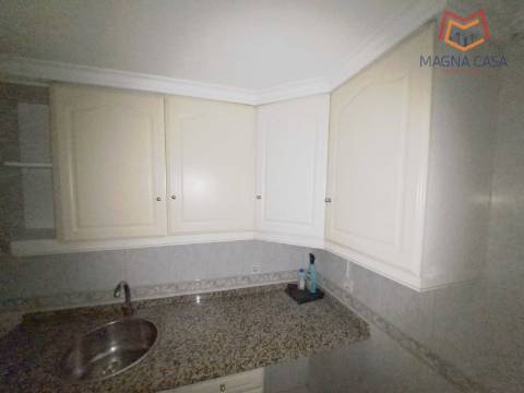 Apartamento T2 (3 assoalhadas) para venda em Lisboa