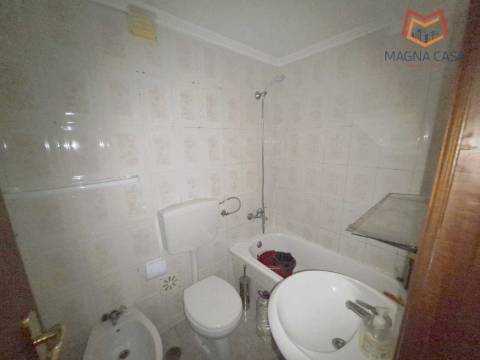 Apartamento T2 (3 assoalhadas) para venda em Lisboa