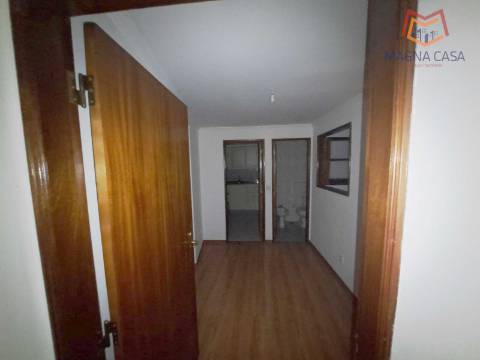 Apartamento T2 (3 assoalhadas) para venda em Lisboa