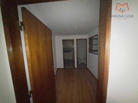 Apartamento T2 (3 assoalhadas) para venda em Lisboa