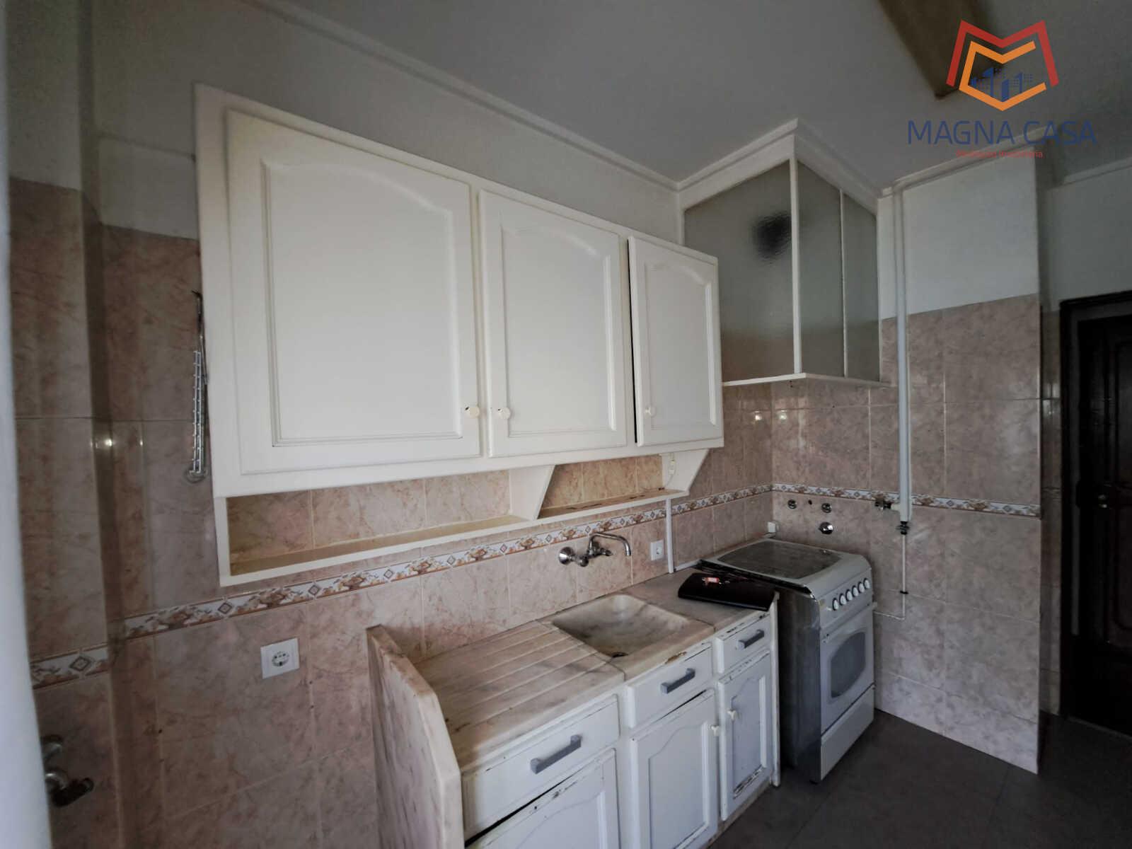 Apartamento T2, próximo a Comércio e Serviços, para venda em Odivelas - Lisboa (muito bem localizado)