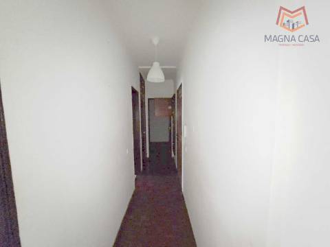 Apartamento T2, próximo a Comércio e Serviços, para venda em Odivelas - Lisboa (muito bem localizado)