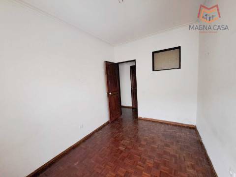 Apartamento T2, próximo a Comércio e Serviços, para venda em Odivelas - Lisboa (muito bem localizado)