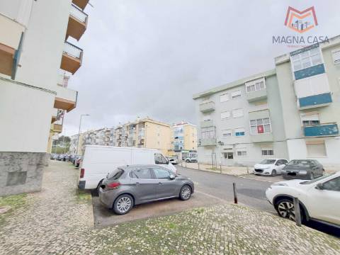 Apartamento T2, próximo a Comércio e Serviços, para venda em Odivelas - Lisboa (muito bem localizado)