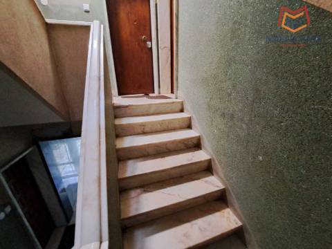 Apartamento T2, próximo a Comércio e Serviços, para venda em Odivelas - Lisboa (muito bem localizado)