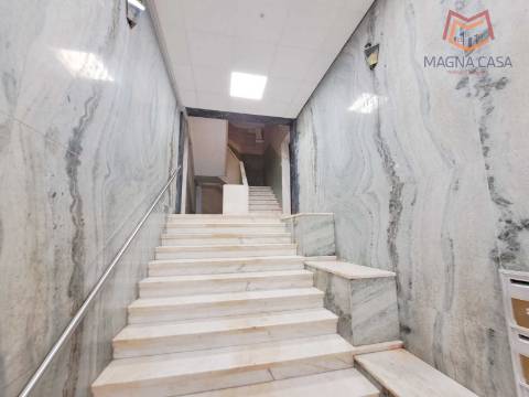 Apartamento T2, próximo a Comércio e Serviços, para venda em Odivelas - Lisboa (muito bem localizado)