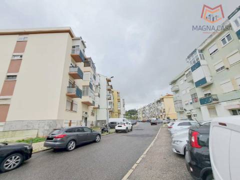 Apartamento T2, próximo a Comércio e Serviços, para venda em Odivelas - Lisboa (muito bem localizado)