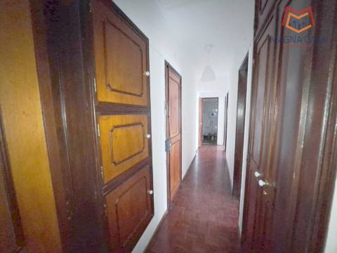 Apartamento T2, próximo a Comércio e Serviços, para venda em Odivelas - Lisboa (muito bem localizado)