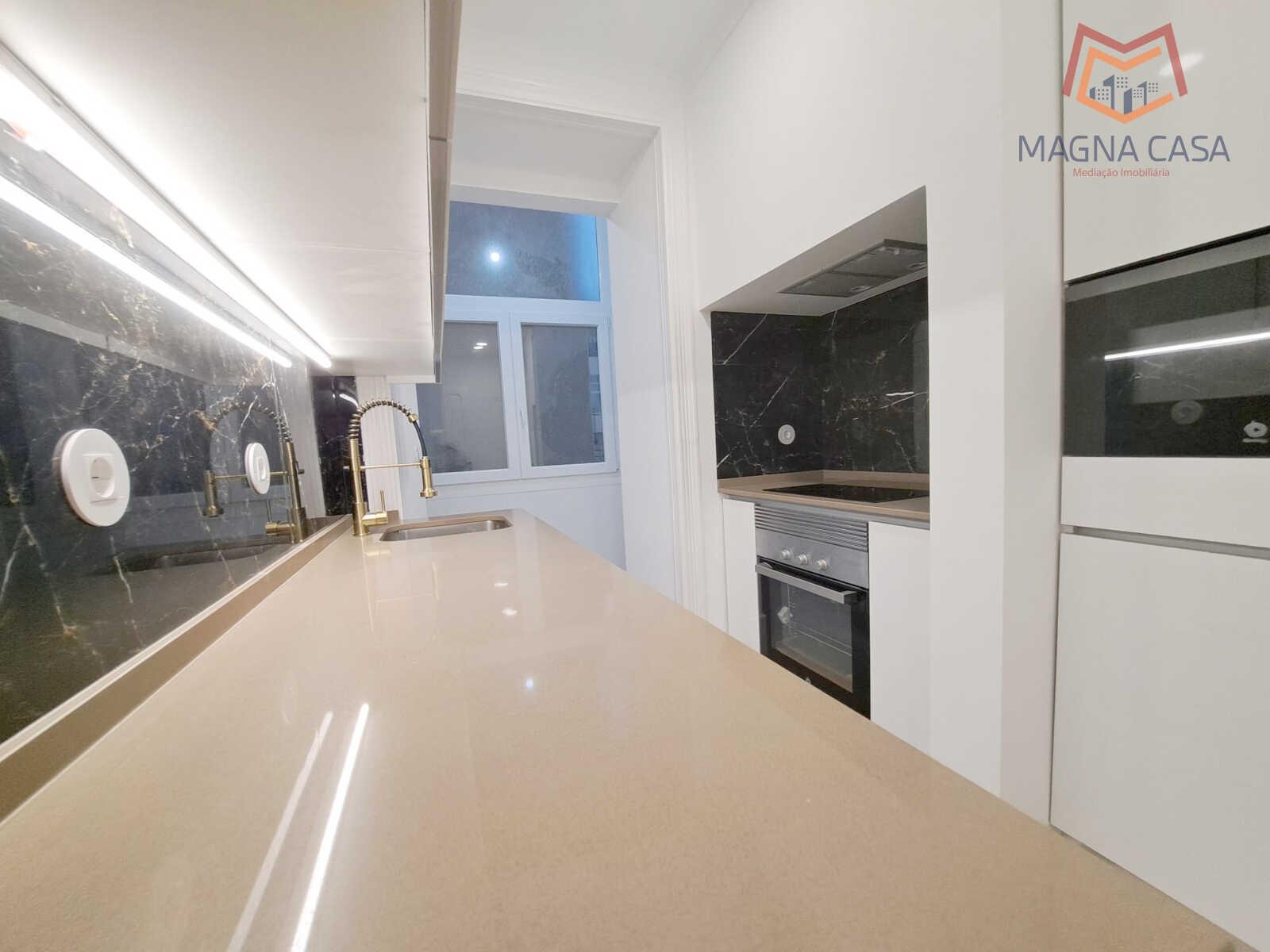 Apartamento T3 para venda na General Roçadas, Penha de França em Lisboa, totalmente remodelado com materiais de excelente qualidade