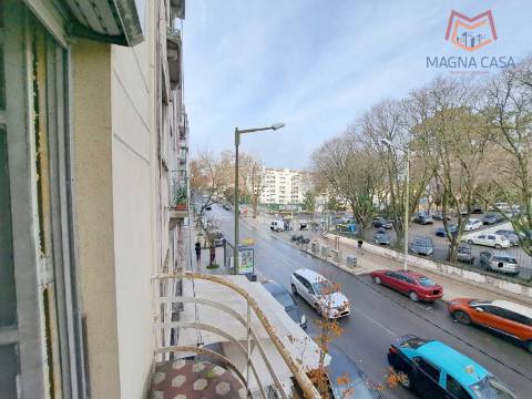 Apartamento T3 para venda na General Roçadas, Penha de França em Lisboa, totalmente remodelado com materiais de excelente qualidade