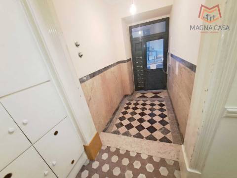 Apartamento T3 para venda na General Roçadas, Penha de França em Lisboa, totalmente remodelado com materiais de excelente qualidade