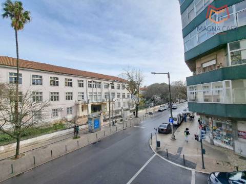 Apartamento T3 para venda na General Roçadas, Penha de França em Lisboa, totalmente remodelado com materiais de excelente qualidade