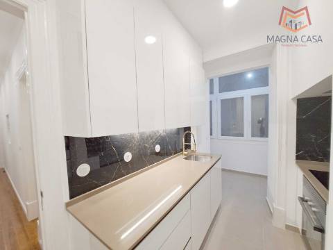 Apartamento T3 para venda na General Roçadas, Penha de França em Lisboa, totalmente remodelado com materiais de excelente qualidade