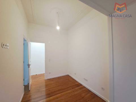 Apartamento T3 para venda na General Roçadas, Penha de França em Lisboa, totalmente remodelado com materiais de excelente qualidade