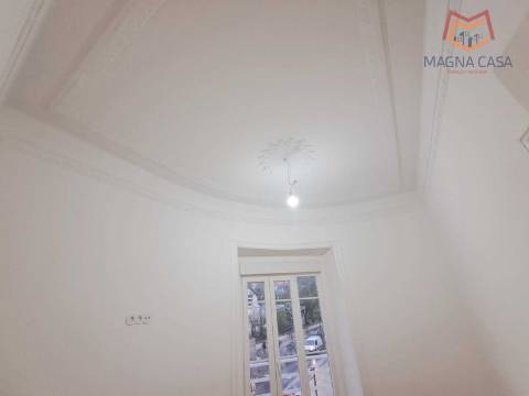 Apartamento T3 para venda na General Roçadas, Penha de França em Lisboa, totalmente remodelado com materiais de excelente qualidade