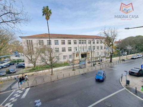 Apartamento T3 para venda na General Roçadas, Penha de França em Lisboa, totalmente remodelado com materiais de excelente qualidade