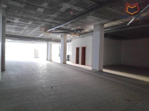 Loja na Quinta do Almirante, Santo António dos Cavaleiros, Loures