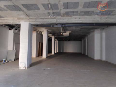 Loja na Quinta do Almirante, Santo António dos Cavaleiros, Loures