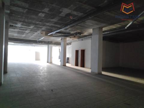 Loja na Quinta do Almirante, Santo António dos Cavaleiros, Loures